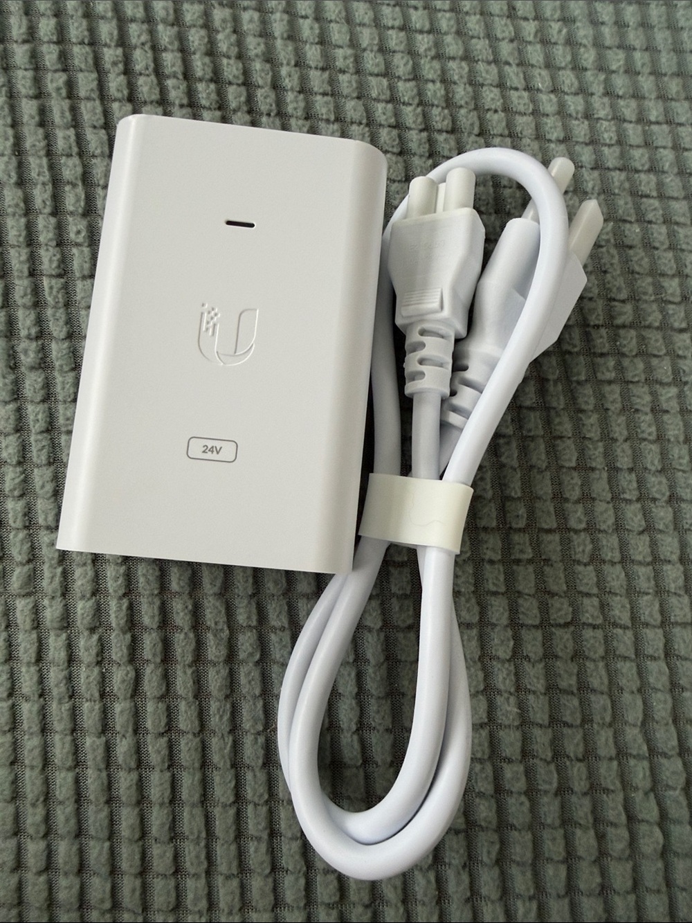 Ubiquiti 24V PoE Injector with Power Cord